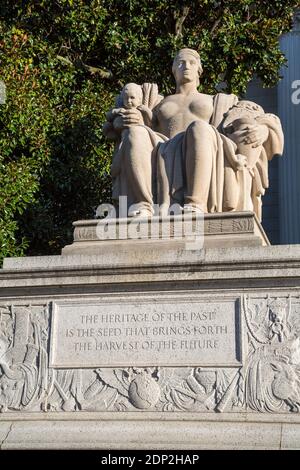 Statue du patrimoine, Archives nationales, Washington DC, États-Unis. Sculpteur James Earle Fraser. Banque D'Images