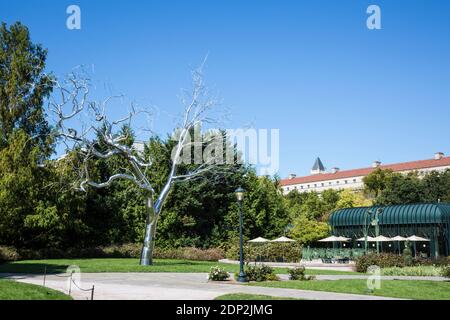 National Gallery of Art Sculpture Garden, Graft, par le sculpteur Roxy Paine, Washington DC, Etats-Unis. Banque D'Images