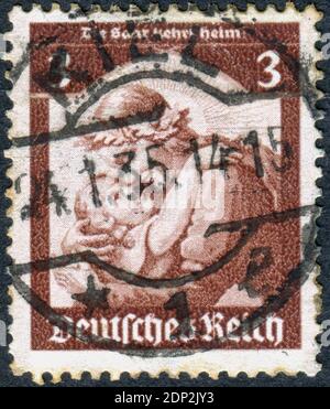 ALLEMAGNE - VERS 1935: Timbre-poste imprimé en Allemagne, représenté par le symbole: «le Saar retournera à la mère de l'Allemagne», vers 1935 Banque D'Images