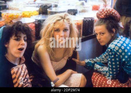 Les fentes dans UNE boutique finlandaise de Sweetshop, 1980 Banque D'Images