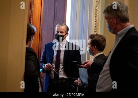 Washington, États-Unis. 18 décembre 2020. Le Président de la majorité du Sénat John Thune, R-S.D., s'adresse aux journalistes du Capitole des États-Unis à Washington DC le 18 décembre 2020. (Photo par Anna Moneymaker/Pool/Sipa USA) crédit: SIPA USA/Alay Live News Banque D'Images
