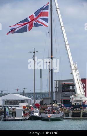 INEOS Team UK prépare Britannia pour la course lors de la Prada America&#039;s Cup World Series Auckland Race Day Two, le décembre / LM Banque D'Images