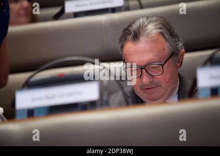 Président sortant du conseil départemental des Bouches-du-Rhône et sénateur socialiste Jean-Noel Guérini lors du vote du nouveau président du conseil départemental au siège du Conseil départemental à Marseille, dans le sud de la France, le 3 avril 2015. Photo de Franck Bessiere/ABACAPRESS.COM Banque D'Images