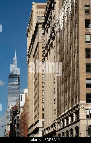 Immeuble de bureaux le long de Madison à Midtown Manhattan, New York, États-Unis Banque D'Images