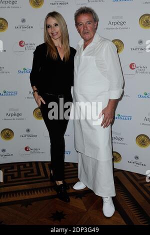 Tonya Kinzinger et Alain Passard participant à la fête des artistes sans frontières à l'hôtel Marcel Dassault à Paris, France, le 16 avril 2015. Photo Aurore Marechal/ABACAPRESS.COM Banque D'Images