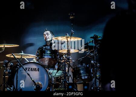 Nibe, Danemark. 02e, juillet 2014. Le groupe de rock américain The progéniture joue un concert en direct pendant le festival de musique danois Nibe Festival 2014 à Nibe. Ici le batteur Pete Parada est vu en direct sur scène. (Crédit photo: Gonzales photo - Lasse Lagoni). Banque D'Images