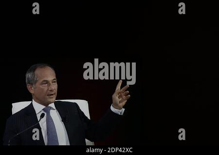 Un écran vidéo montre la banque française Société générale CEO, Frédéric Oudea avant l'assemblée générale des actionnaires, dans le quartier de la Défense, près de Paris, France, le 19 mai 2015. Photo de Stephane Lemouton/ABACAPRESS.COM Banque D'Images