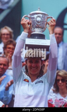 USA's Chris Evert winner of the French Tennis Open against Youjoslavia's Mima Jausovec In Roland-Garros Stadium, Paris, France on May 23th, 1983. Photo by Henri Szwarc/ABACAPRESS.COM Stock Photo