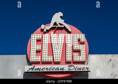 Enseigne Elvis American Diner sur la façade, Neve Ilan, Israël Banque D'Images