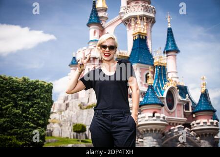 Lily Allen pose à Disneyland Paris à Marne-la-Vallée près de Paris, France, le 13 juin 2015. Photo par ABACAPRESS.COM Banque D'Images