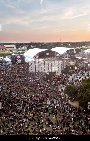 Les fans de métaux lourds ont participé au plus grand festival de musique de métaux lourds et de hard rock Hellfest à Clisson, près de Nantes, dans l'ouest de la France, le 20 juin 2015. Photo de Patrick Bernard-Fred Marie/ABACAPRESS.COM Banque D'Images