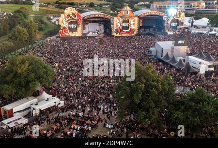 Les fans de métaux lourds ont participé au plus grand festival de musique de métaux lourds et de hard rock Hellfest à Clisson, près de Nantes, dans l'ouest de la France, le 20 juin 2015. Photo de Patrick Bernard-Fred Marie/ABACAPRESS.COM Banque D'Images