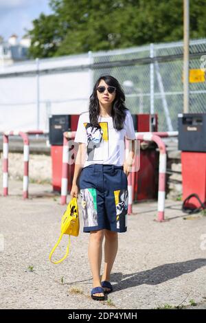 Street style, Yuwei Zhangzou au KENZO Spring-Summer 2016, salon de vêtements pour hommes, organisé au Paris Event Centre à Paris, France, le 27 juin 2015. Photo de Marie-Paola Bertrand-Hillion/ABACAPRESS.COM Banque D'Images