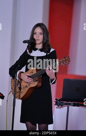 JAIN à l'enregistrement du vivre Dimanche à Paris, France, le 20 mai 2015. Photo de Max Colin/ABACAPRESS.COM Banque D'Images