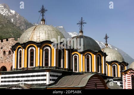 Monastère de Rila, Monastère de Saint Ivan de Rila, dômes de l'église principale, province de Kyustendil, Bulgarie, Europe du Sud-est, Europe Banque D'Images