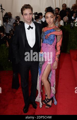 Les brindilles FKA et Robert Pattinson assistent au gala des avantages de l'Institut du costume en verre au Metropolitan Museum of Art le 4 mai 2015 à New York City, NY, USA. Photo de Lionel Hahn/ABACAPRESS.COM Banque D'Images