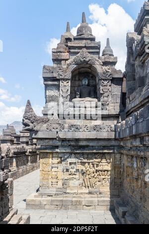 Détail d'un stupa au temple Borobudur à Yogyakarta, Indonésie Banque D'Images