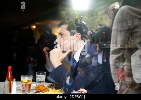 New York, États-Unis. 29 avril 2019. Le candidat à la présidence et l'ancien maire de South Bend Indiana rencontre le révérend Al Sharpotn au restaurant Sylvias le 29 avril 2019 à Harlem New York (photo de John Lamparski/SIPA USA) crédit: SIPA USA/Alay Live News Banque D'Images