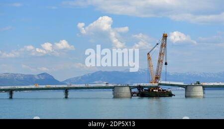 Construction du pont de l'île de Čiovo à partir de la terre ferme près de Trogir Split Croatie. Banque D'Images