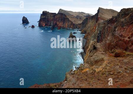 Baia de Abra les falaises les plus orientales de Madère Portugal Banque D'Images