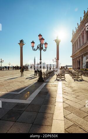 Les colonnes de Saint-Marc et Saint-Théodore sur Piazzetta San Marco, Venise, Vénétie, Italie Banque D'Images