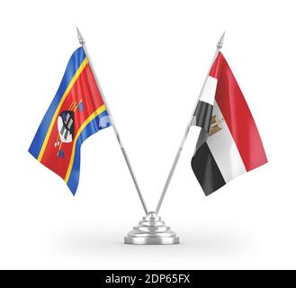 L'Egypte et les drapeaux de table eSwatini Swaziland isolés sur 3D blanc rendu Banque D'Images
