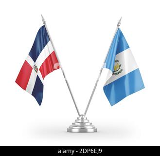 Drapeaux de table du Guatemala et de la République dominicaine isolés sur la 3D blanche rendu Banque D'Images