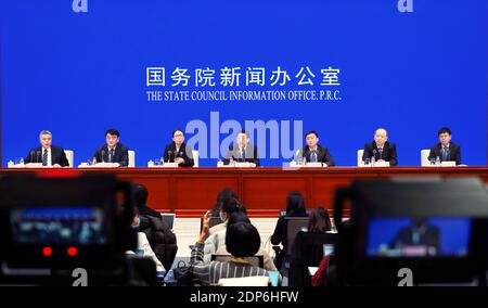 Pékin, Chine. 19 décembre 2020. Une conférence de presse sur l'inoculation de certains groupes clés avec des vaccins COVID-19 a lieu à Beijing, capitale de la Chine, le 19 décembre 2020. La Chine va commencer à inoculer des vaccins COVID-19 à certains groupes clés au cours de cette période hiver-printemps, a déclaré un responsable de la Commission nationale de la santé (NHC) à Beijing samedi. Crédit: PAN Xu/Xinhua/Alamy Live News Banque D'Images