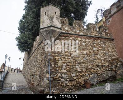 Coin des remparts du château de Castagneto Carducci En Toscane Banque D'Images