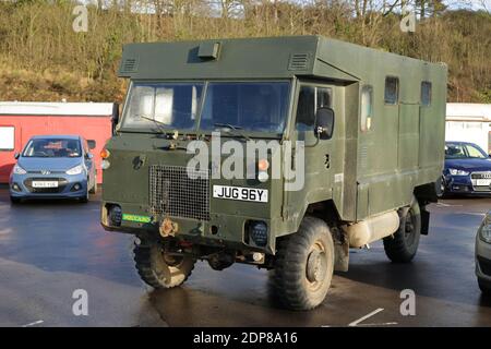 Un véhicule utilitaire Land Rover 101 1982 avec témoin de marche avant. Banque D'Images