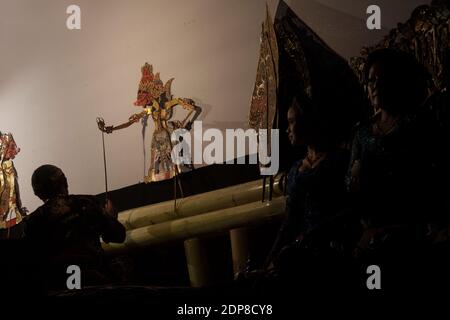 Spectacle de marionnettes dans le village de Wuluhan. Le wayang est l'une des cultures javanaises traditionnelles, originaire d'Indonésie. Banque D'Images