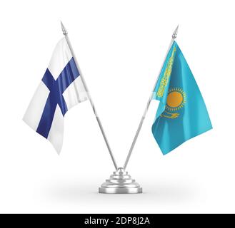 Drapeaux de table Kazakhstan et Finlande isolés sur le rendu 3D blanc Banque D'Images