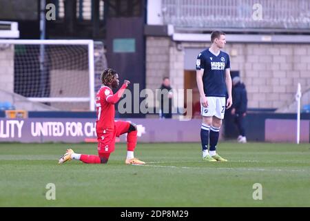 LONDRES, ANGLETERRE. 19 DÉCEMBRE Alex Mighten, de Nottingham Forest, prend le genou avant le match de championnat Sky Bet entre Millwall et Nottingham Forest à la Den, Londres, le samedi 19 décembre 2020. (Crédit : Ivan Yordanov | ACTUALITÉS MI) Banque D'Images