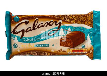 Sachet de galaxie de barres de gâteau de fête salées au caramel isolé arrière-plan blanc Banque D'Images