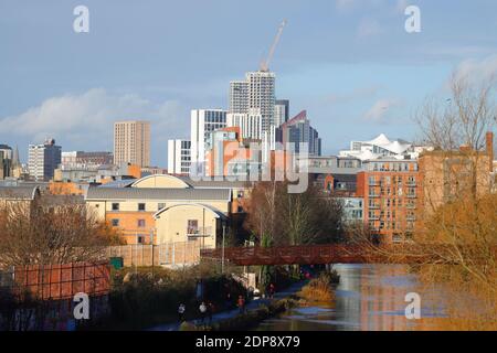 Le groupe de bâtiments de Leeds est étudiant Arena Village Hébergement comprenant le plus haut bâtiment du Yorkshire, « Altus House » Banque D'Images