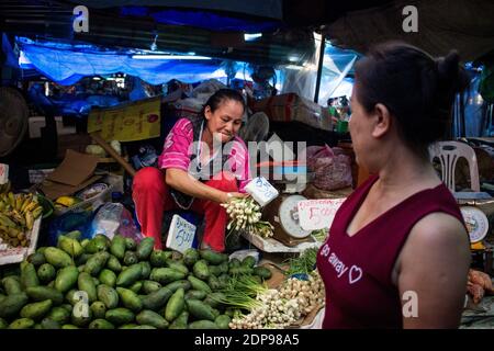 LAO - VIENTIANE LA COMPROMISSION même si elle se approche du million d’habitants, Vientiane a encore les allures d’une bourgade à côte des médias des Banque D'Images