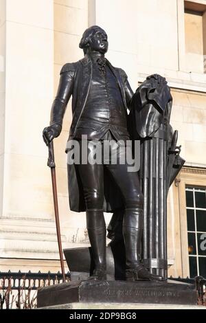 Statue de George Washington devant la National Gallery à Trafalgar Square Londres Angleterre Royaume-Uni donné par le Commonwealth de Virginie dans 1921 et un double Banque D'Images