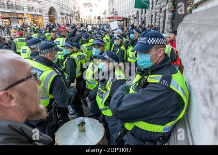 Londres, Angleterre. 19 décembre 2020. Manifestation anti-verrouillage organisée sur la place du Parlement. Photographe : Brian Duffy Banque D'Images