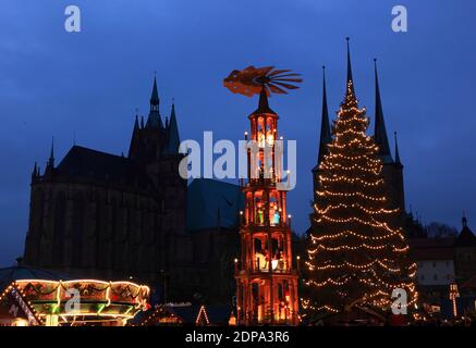 Marché de Noël, Erfurt, Thuringe, Allemagne / Weihnachtsmarkt, Erfurt, Thüringen, Allemagne Banque D'Images