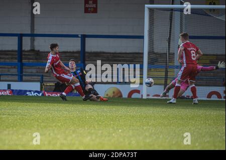 ROCHDALE, ANGLETERRE. 19 DÉCEMBRE Alex MacDonald du FC Gillingham marque le but d'ouverture lors du match Sky Bet League 1 entre Rochdale et Gillingham au stade Spotland, à Rochdale, le samedi 19 décembre 2020. (Crédit : Ian Charles | MI News) Banque D'Images