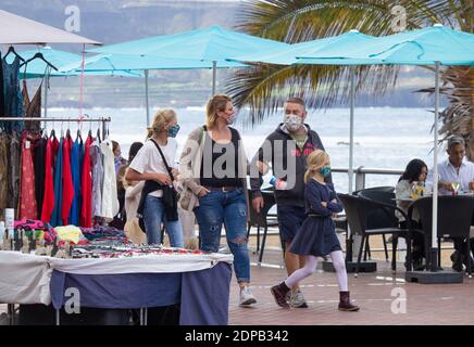 Gran Canaria, Îles Canaries, Espagne. 19 décembre 2020. Touristes sur Gran Canaria le jour où Boris Johnson annonce de nouvelles restrictions de voyage pour Londres et d'autres régions du sud-est de l'Angleterre. Crédit : Alan Dawson/Alay Live News Banque D'Images