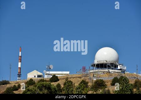 Le Mont Olympe de Chypre, est la plus haute montagne de cette île méditerranéenne avec une base militaire au sommet Banque D'Images