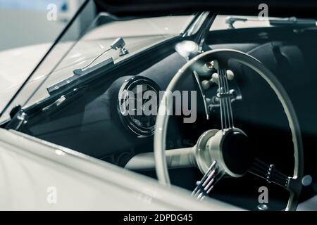 STUTTGART, Allemagne 6 mars 2020 : la Porsche 356 Speedster prototype convertible. 1949 Porsche 356-2 Gmünd Cabriolet Banque D'Images