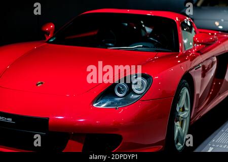 STUTTGART, Allemagne 6 mars 2020 : la Porsche 911 Carrera GT 2003 au musée Porsche. Vue avant Banque D'Images