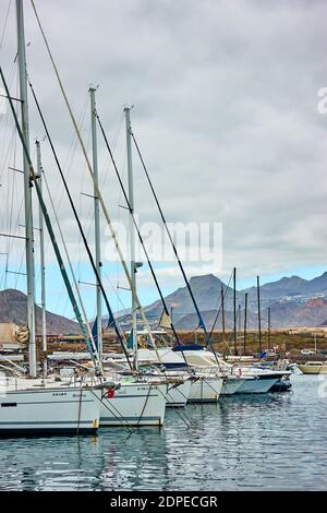 Las Galletas, Tenerife, Espagne - 14 décembre 2019: Yachts à Marina del sur à Las Galletas Banque D'Images