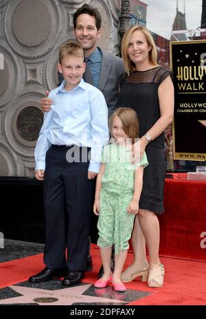 Paul Rudd, posant avec son épouse Julie Yaeger, sa fille Darby Rudd et son fils Jack Sullivan Rudd, est honoré avec la 2 54e étoile sur le Hollywood Walk of Fame devant le théâtre El Capitan le 1er juillet 2015 à Los Angeles, CA, Etats-Unis. Photo de Lionel Hahn/ABACAPRESS.COM Banque D'Images