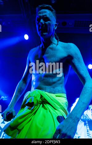 Ninja du groupe de rap-rave sud-africain Die Antwoord se produit en direct sur scène au Montreux Jazz Festival à Montreux, Suisse, le 6 juillet 2015. Photo de Julien Zannoni/APS-Medias/ABACAPRESS.COM Banque D'Images