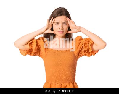 Portrait de la jeune femme stressée sur fond blanc Banque D'Images