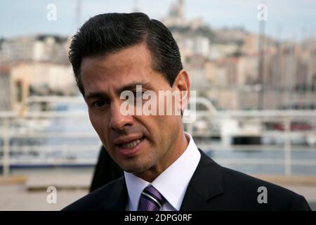 Le Président mexicain Enrique Pena Nieto répond aux médias lors d'une visite au Musée des civilisations européennes et méditerranéennes (MuCEM) à Marseille, dans le sud de la France, le 15 juillet 2015. Le président Pena Nieto effectue une visite d'État de quatre jours en France. Photo par Romain Beurrier/Pool/ABACAPRESS.COM Banque D'Images