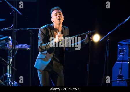 Le chanteur israélien Asaf Avidan se produit au 'Nice Jazz Festival' à Nice, dans le sud de la France, le 08 juillet 2015. Photo de Syspeo.R/ABACAPRESS.COM Banque D'Images